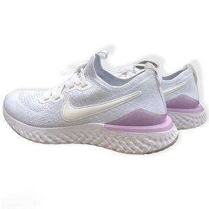 Nike Epic React Flyknit 2 Womens's Running Shoe